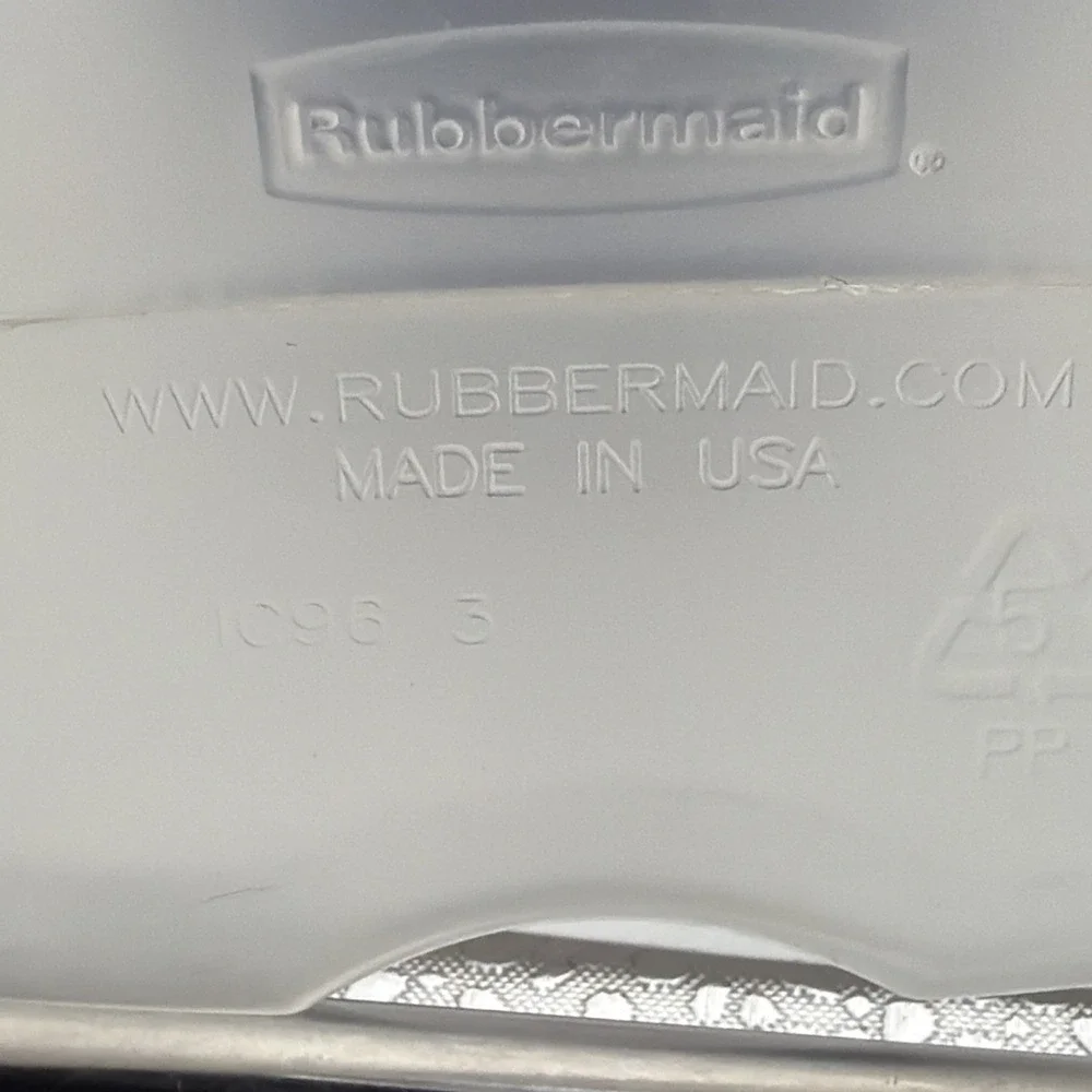 Rubbermaid Servin Saver 1 Pint Juice Bottle Drink Containers 16 oz Red Lid